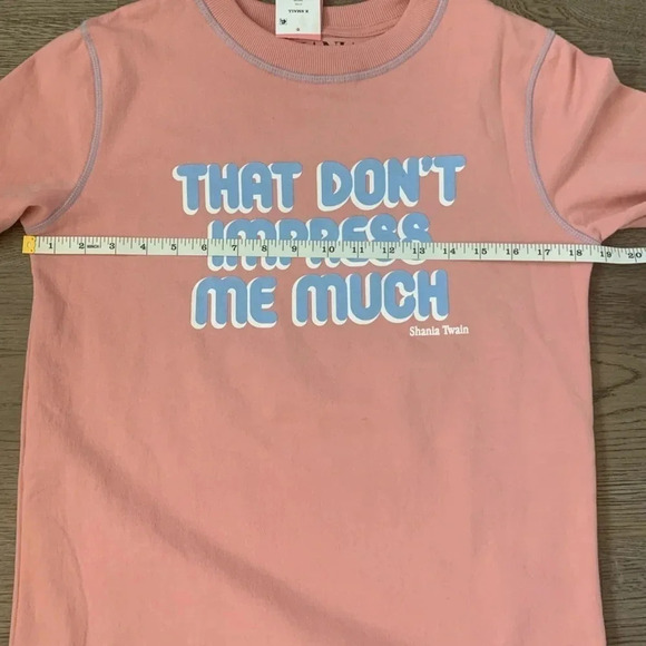 Shania Twain That Don't Impress Me Much Graphic Sweatshirt Size XS - Pink - NWT - Picture 7 of 10